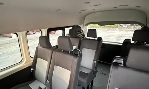 Hiace-Premio-Interior-3