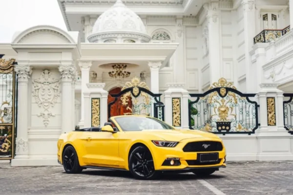 MUSTANG CABRIOLET YELLOW Best Rent Bali