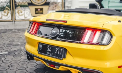 MUSTANG CABRIOLET YELLOW Best Rent Bali