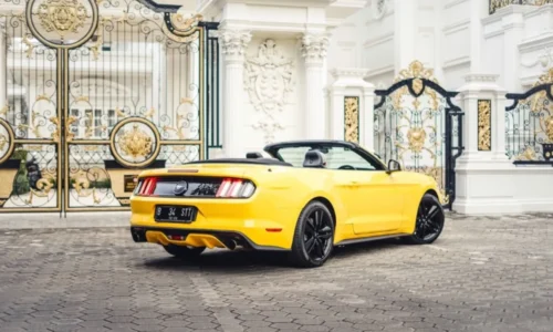 MUSTANG CABRIOLET YELLOW Best Rent Bali